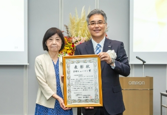 安保千秋様受賞の様子