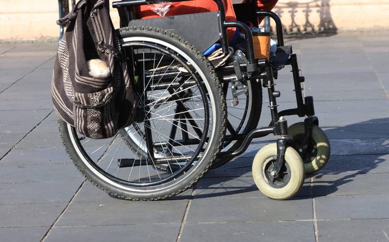 Fotografía de una silla de ruedas.