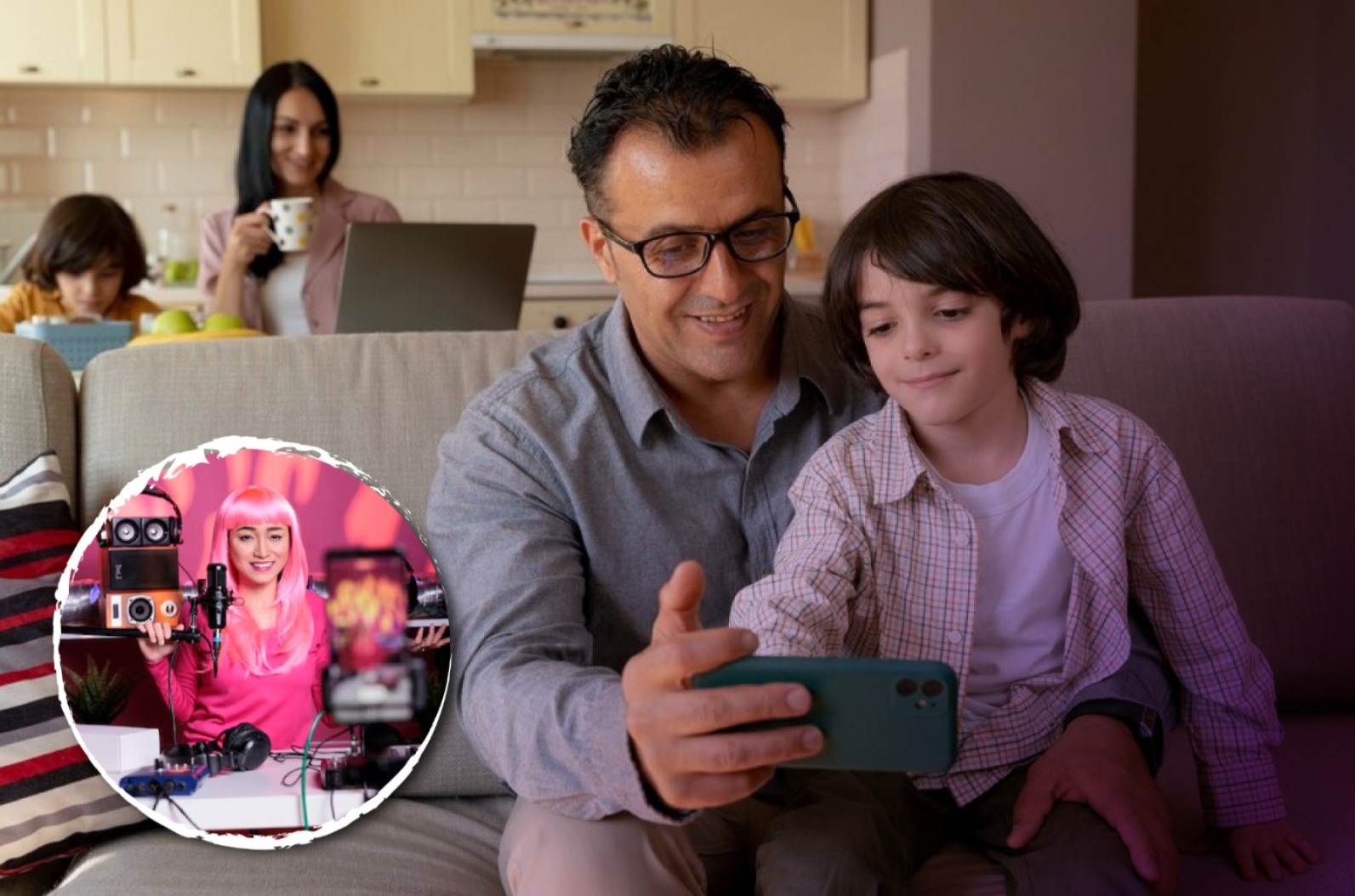 Padre junto a su hijo viendo un teléfono celular. En un círculo en la parte inferior izquierda una joven influencer.