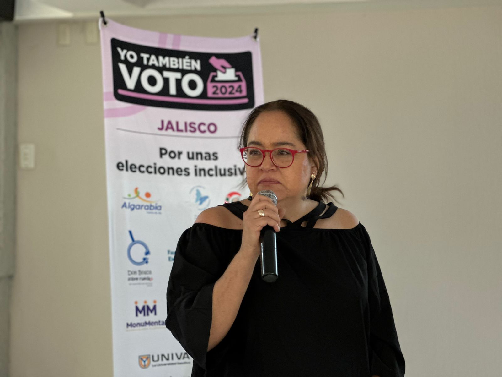 Katia D'Artigues durante la reunión. De #YoTambiénVoto2024 en Jalisco