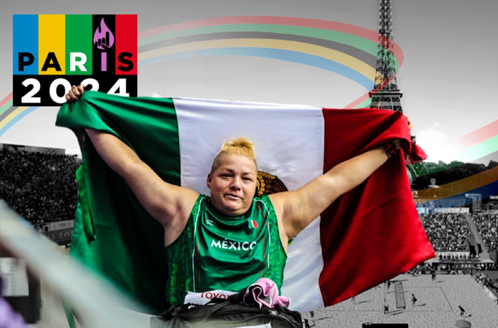 Rosa María Guerrero sosteniendo la bandera mexicana en pose de triunfo.