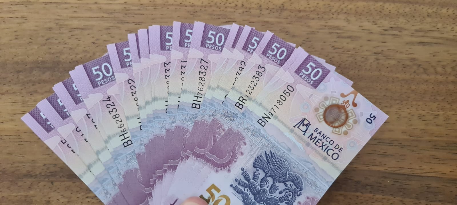 Un fajo de billetes de 50 pesos