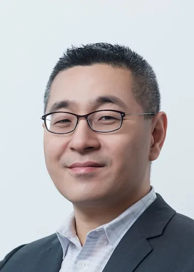 Headshot of Leon Bian