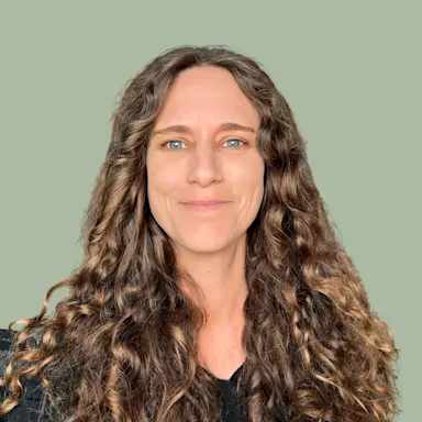 Headshot of Noa Shavit