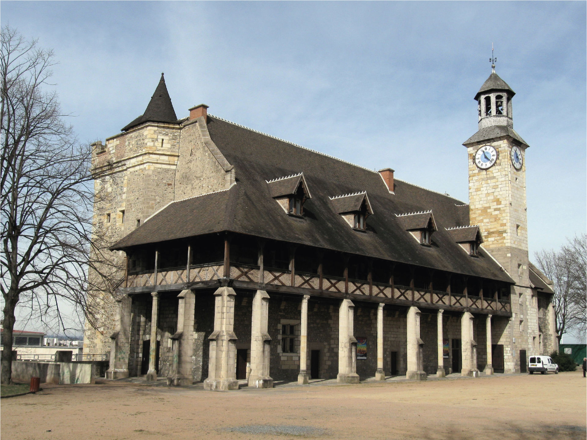 Montluçon: medieval city 