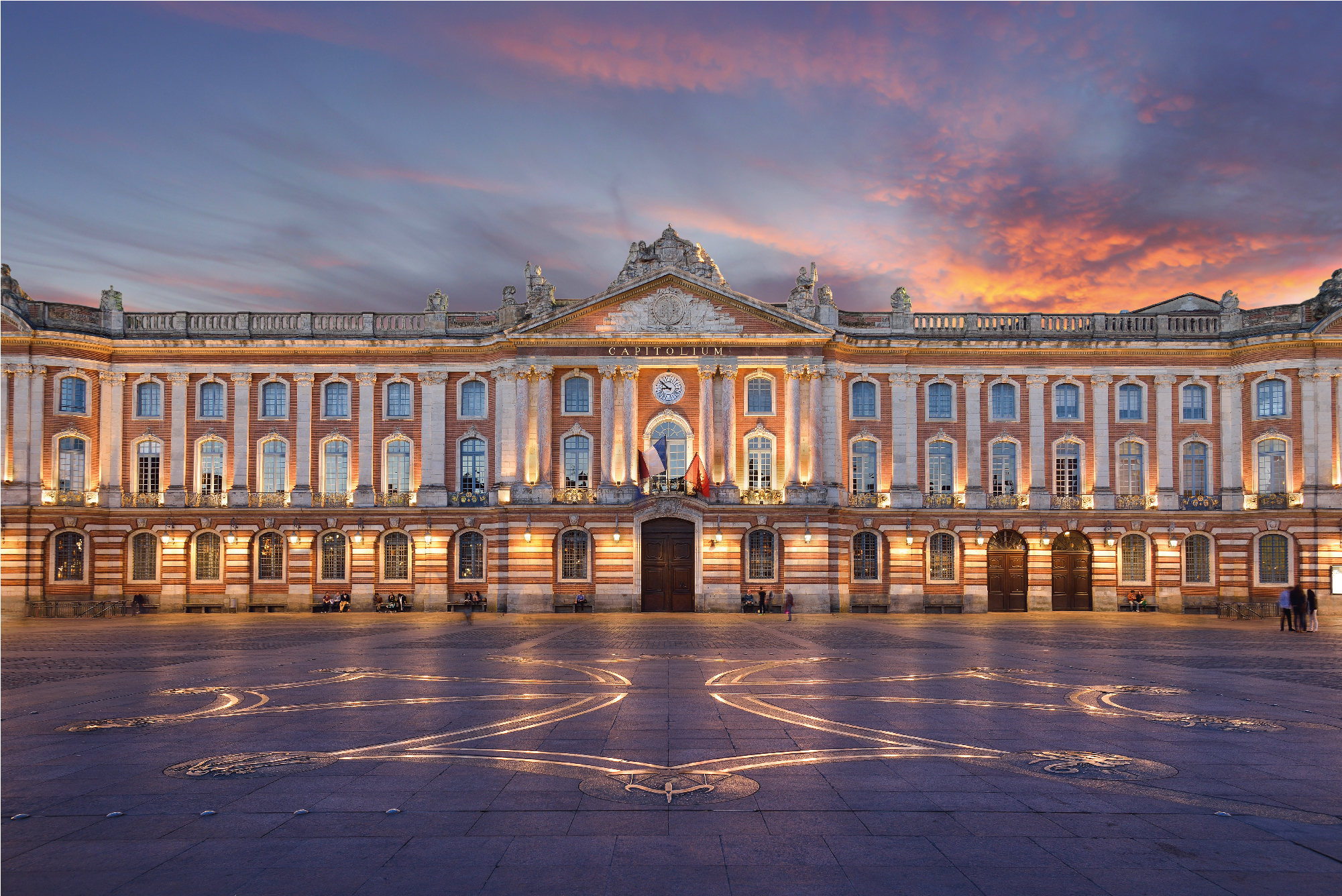 Toulouse : des trompe l'oeil saisissants place du Capitole 