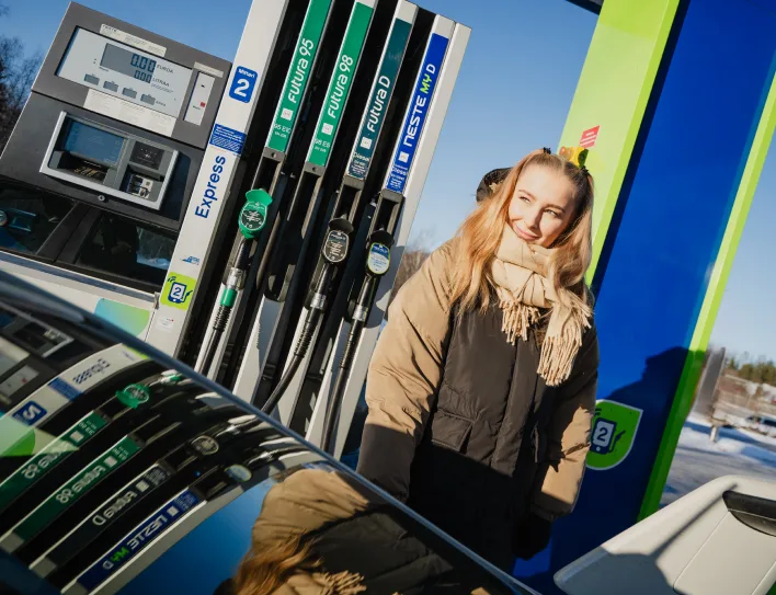 Suomalaisilla teillä kehityksen vauhti ei pysähdy: auto- ja moottoritekniikka kulkee väsymättä eteenpäin.