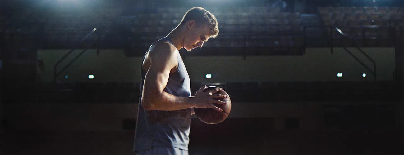 Lauri Markkanen holding a basketball