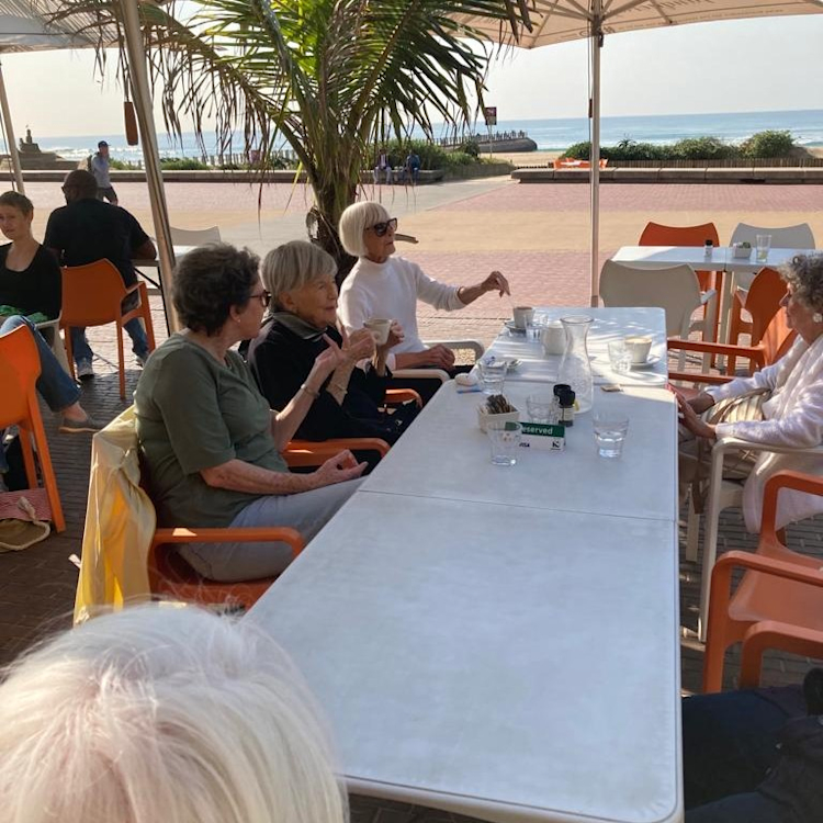 Caister Lodge - Apartments