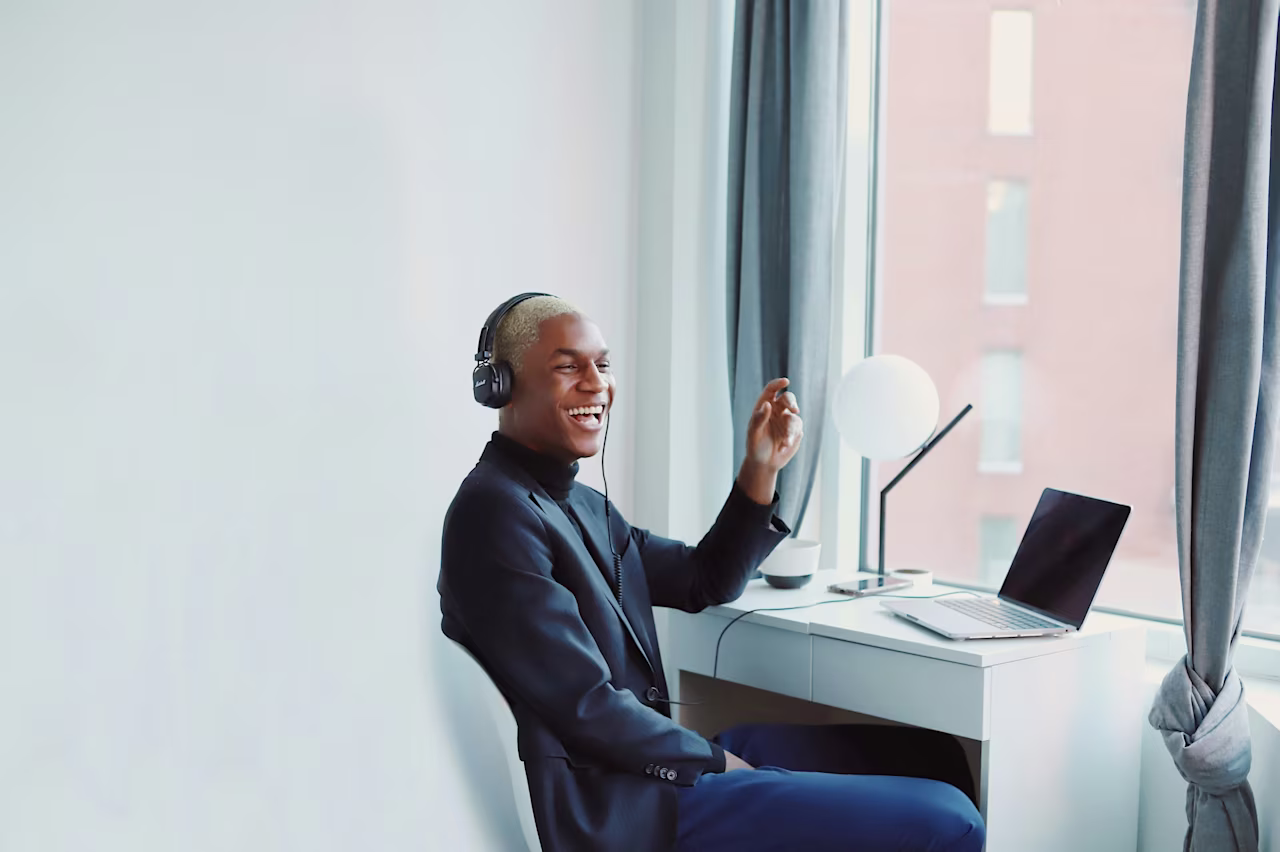 [visual] Engaged in online meeting