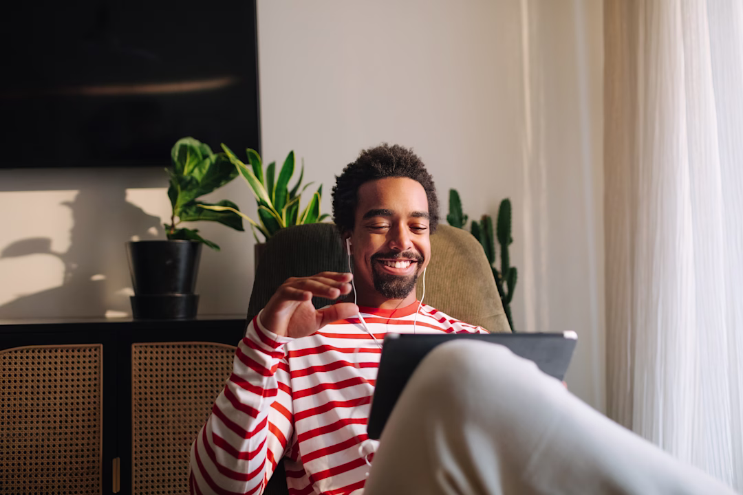 [Visual]  Stock of happy man looking at computer