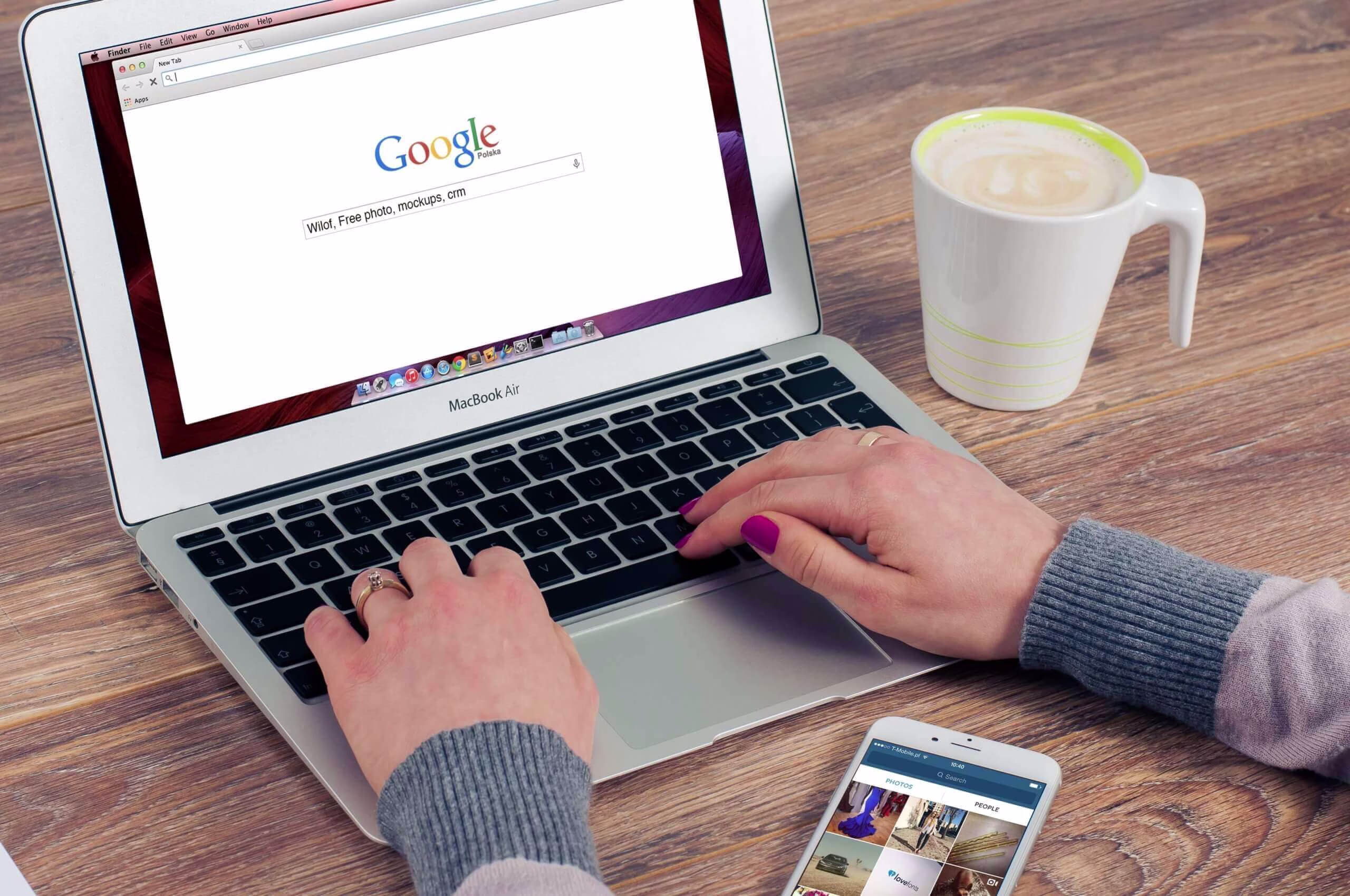 [Visual] laptop with Google