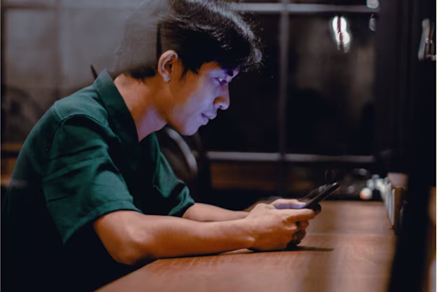 [visual] man on cellphone