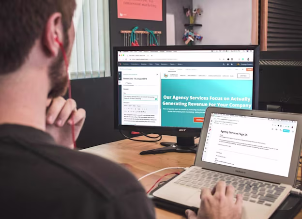 Landing page esempi: 11 design che convertono nel 2021 — Cover Image