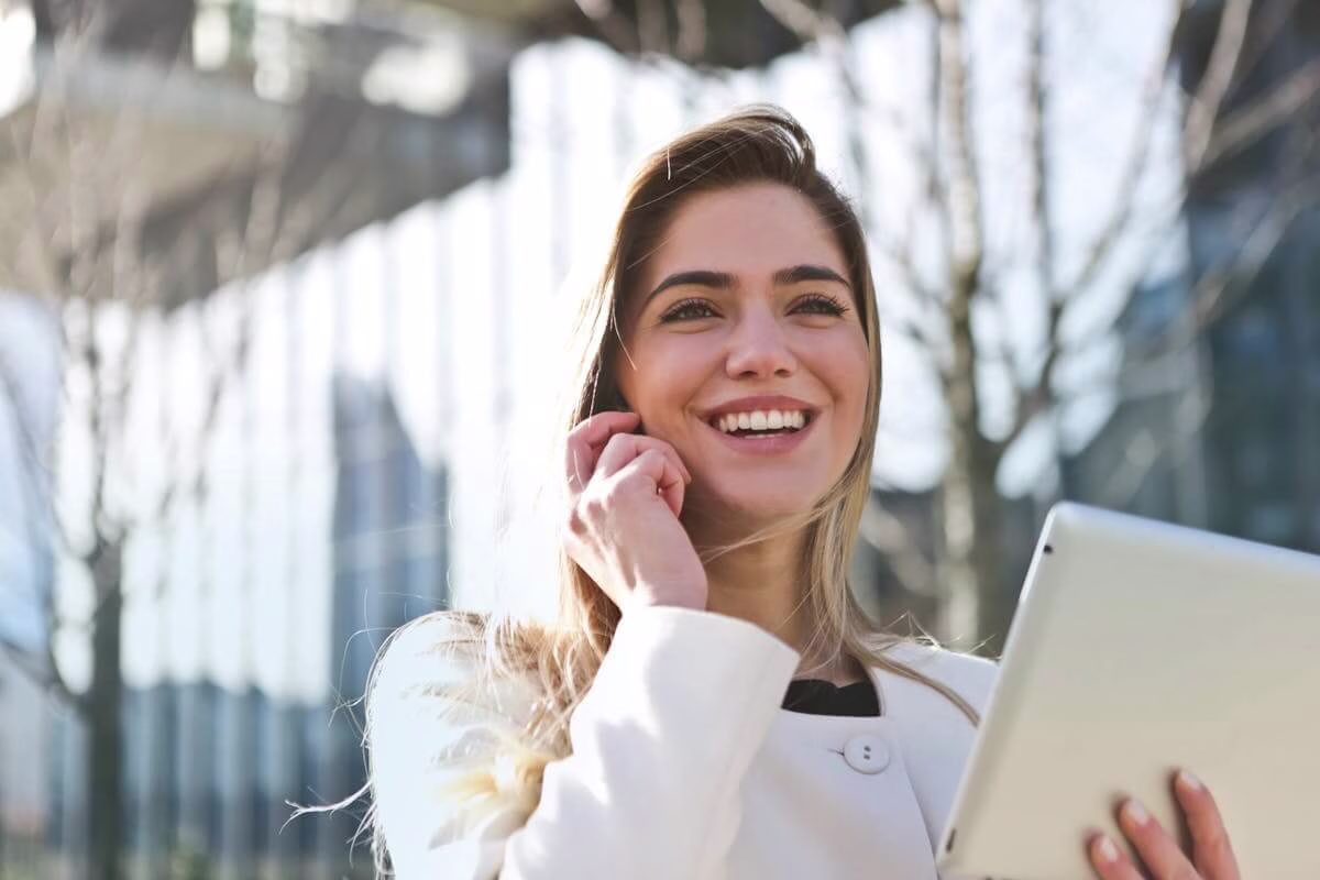 5 Customer Satisfaction Goals to Create Loyal Customers — Cover Image