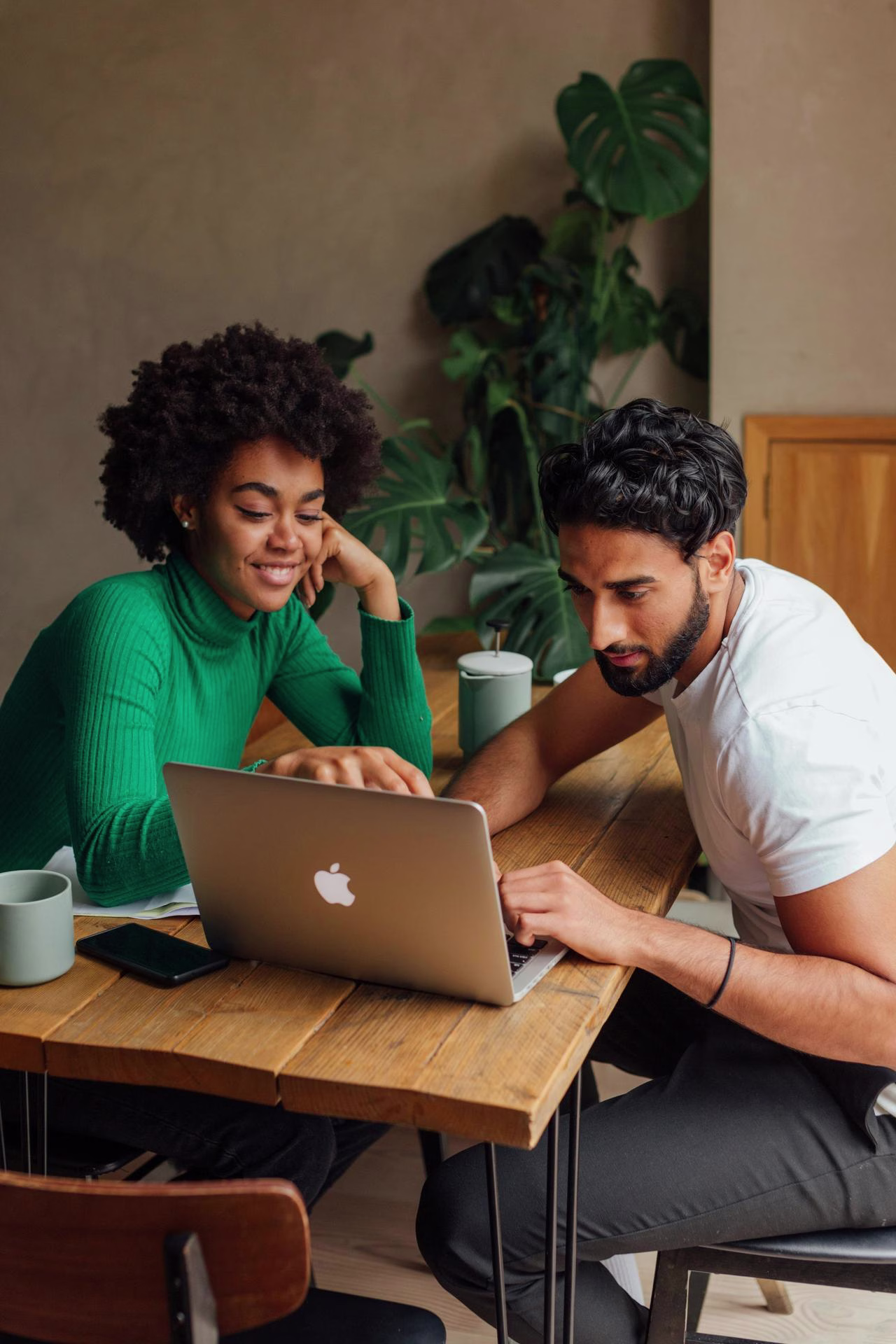 [visual] two colleagues work with computer