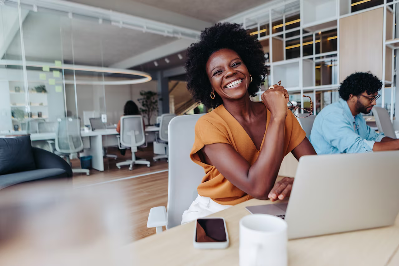 [visual] woman happily working in the office