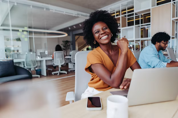 [visual] woman happily working in the office