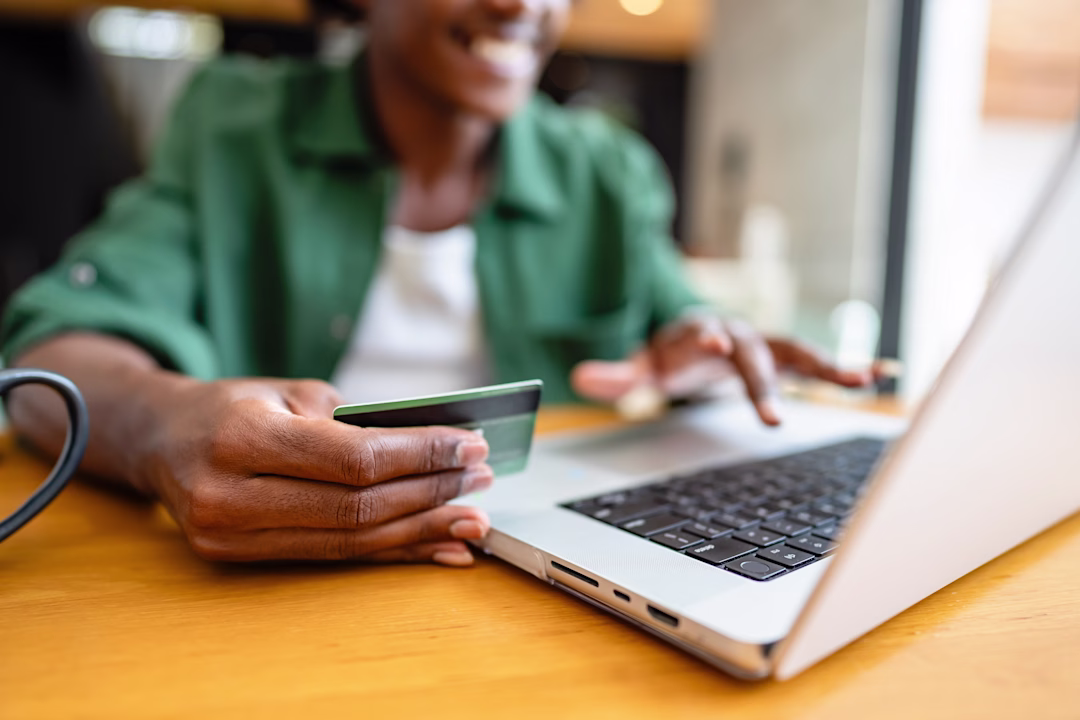 [Visual] Stock image - credit card and computer