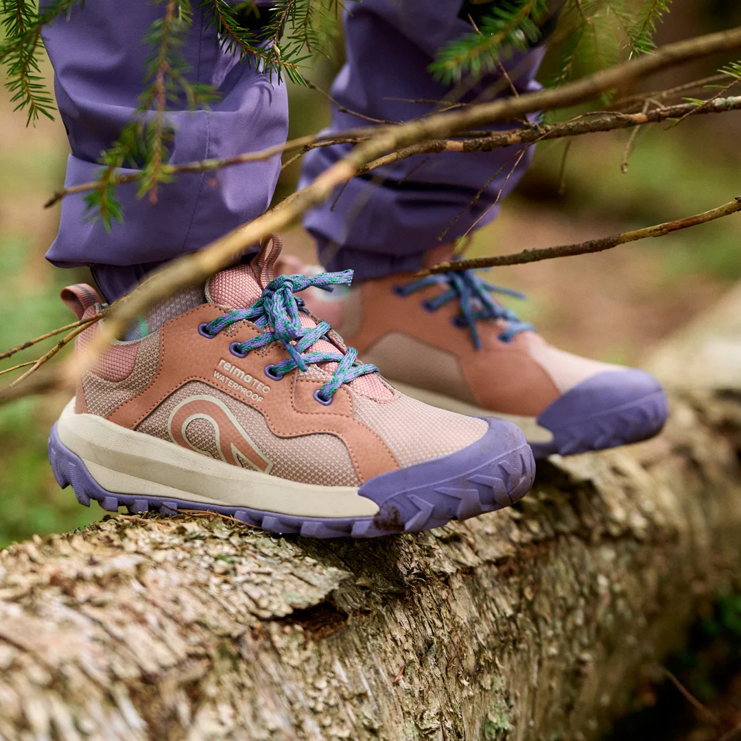 Ea25 midseasonshoes 1080x1080