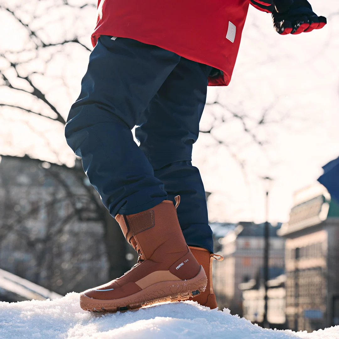 EA24 Front Page - New barefoot shoes - Slotted Section image