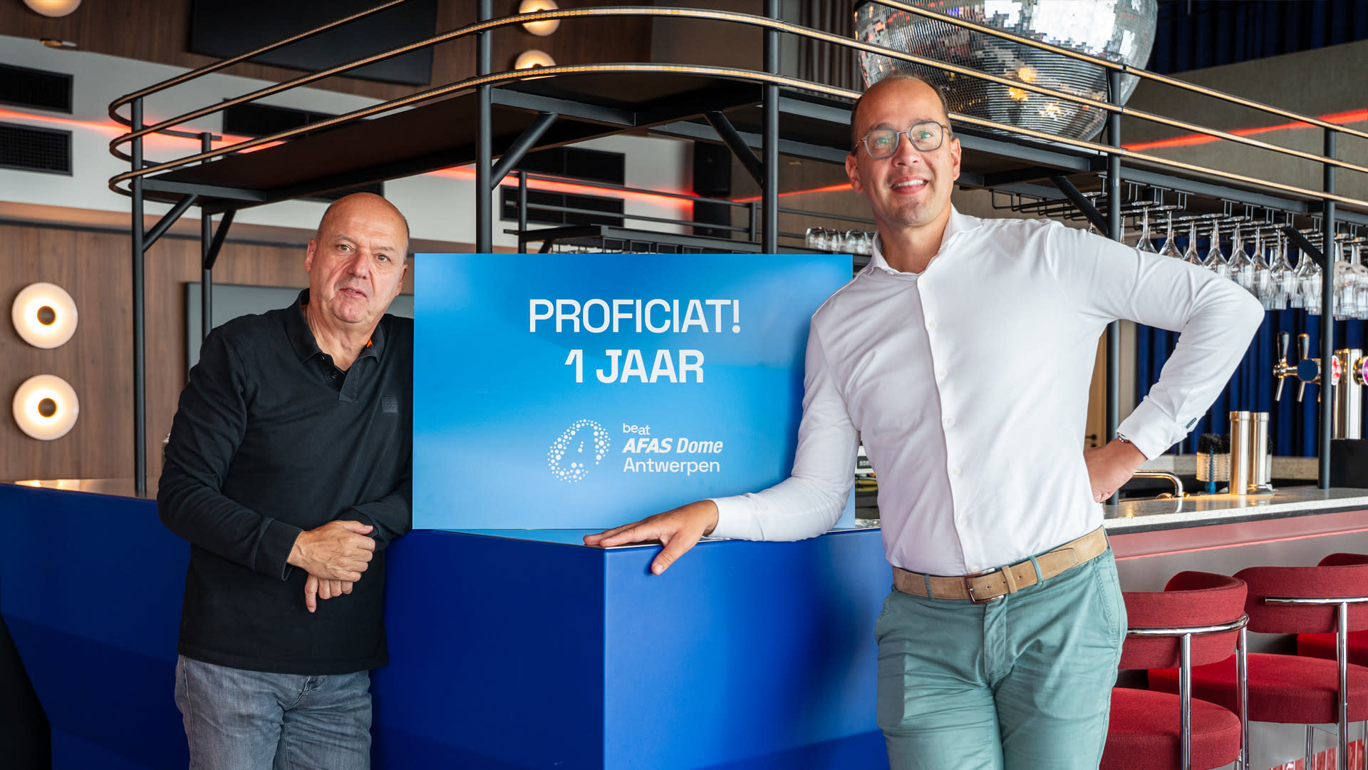 Jan Van Esbroeck (be•at) en Machiel den Dekker (AFAS Software) in de AFAS Lounge naar aanleiding van 1 jaar naamgevend partner.