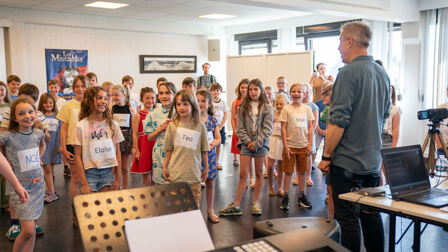 Meer dan 300 kinderen hun beste om een rol in Les Misérables te bemachtigen.