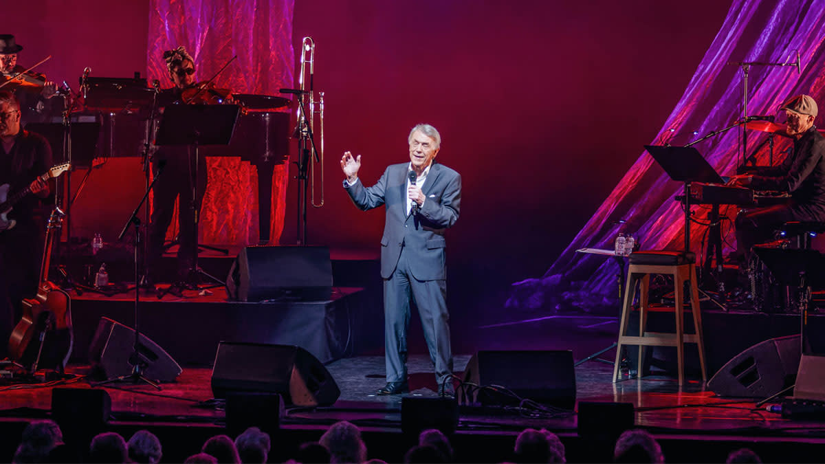 Salvatore Adamo ontvangt 'Lifetime Achievement Award' tijdens de MIA's 2024 in het Sportpaleis.