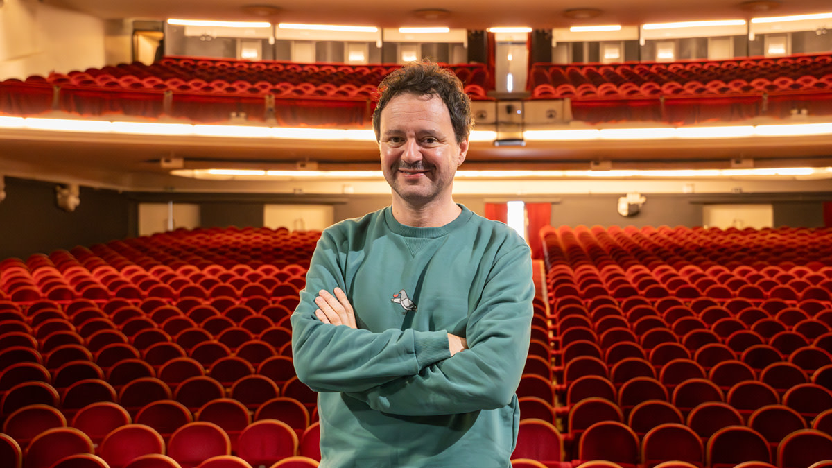 Han Coucke staat 15 jaar op de planken en viert dat in Capitole Gent.