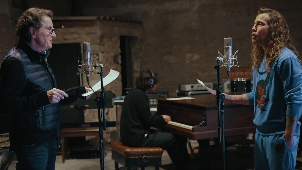  Julien Doré en Francis Cabrel een intiem duet 'Un homme heureux' vol emotie.