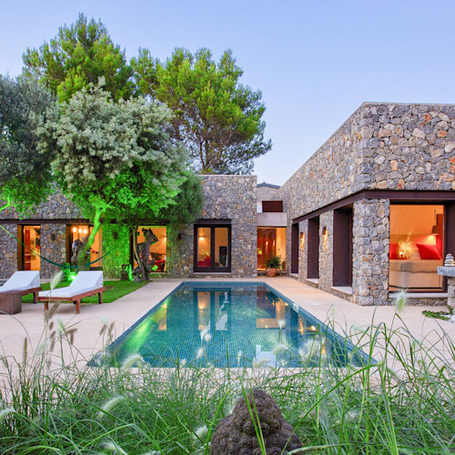 Stunning Modern Design Villa Set On Mountain