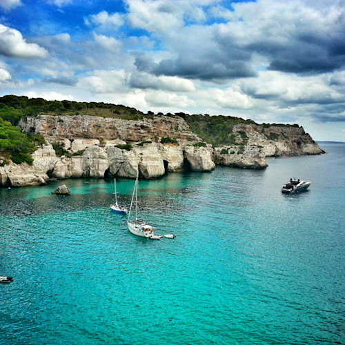 Look for villas to rent in Menorca if you’d like to be close to stunning waters