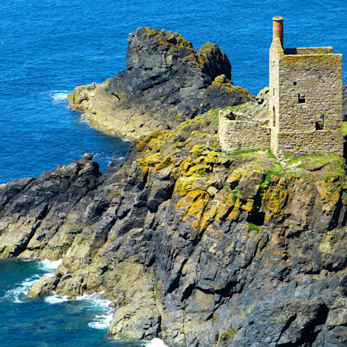 Pick a hot tub break in Cornwall and you could soon be looking at beautiful coastline