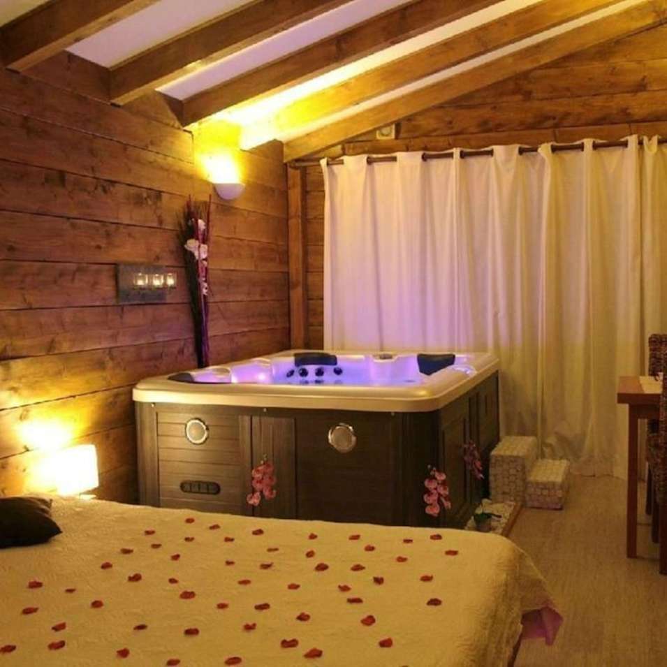 Optez pour une suite avec jacuzzi privatif | Abritel