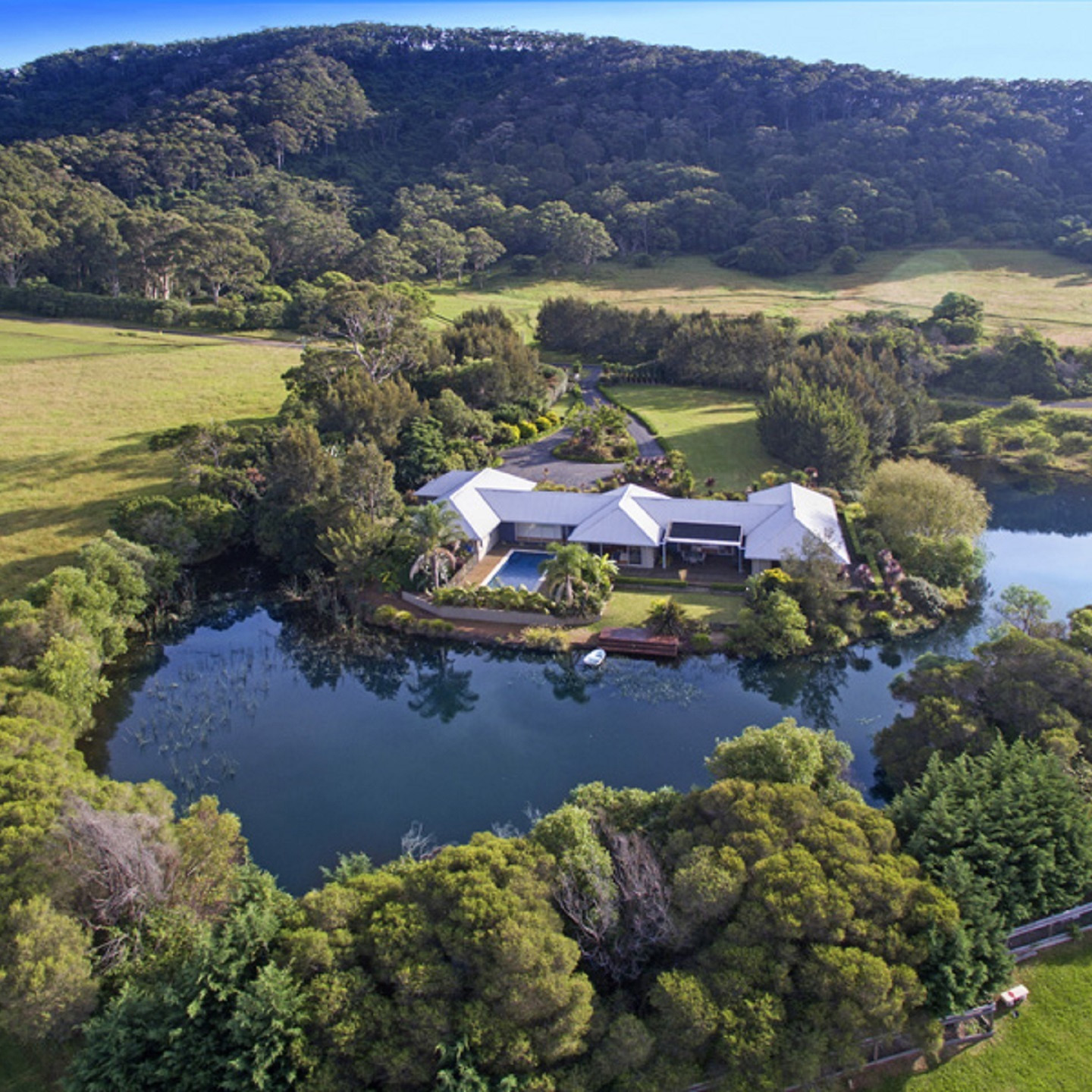 Relax And Enjoy A Beach House Near Coolangatta Stayz