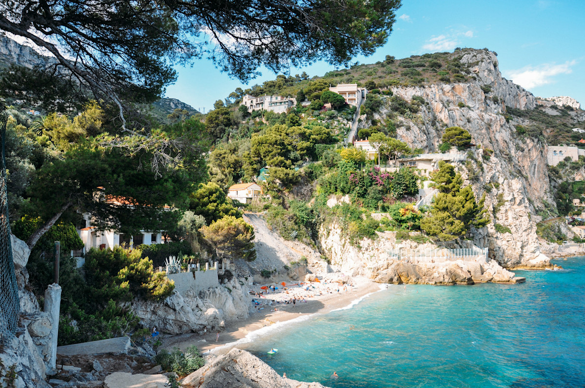 10-secluded-beaches-in-france-vrbo-uk