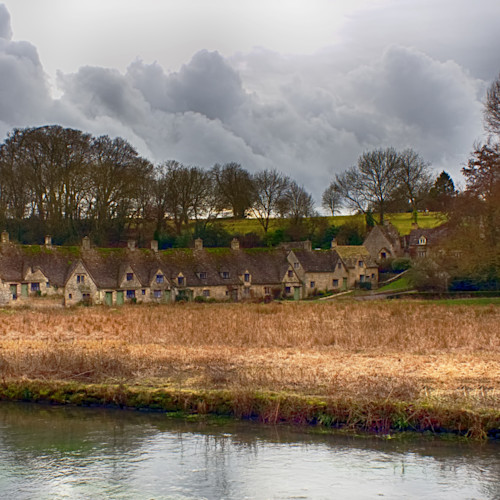 A typical cottage scene in the Cotswolds