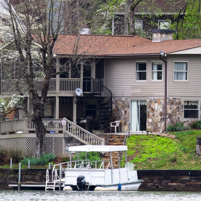 Best Spots For Renting Lake Houses With Boats Vrbo
