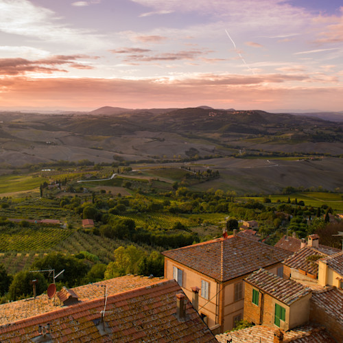 Enjoy Tuscan landscapes from villas in Italy with a pool