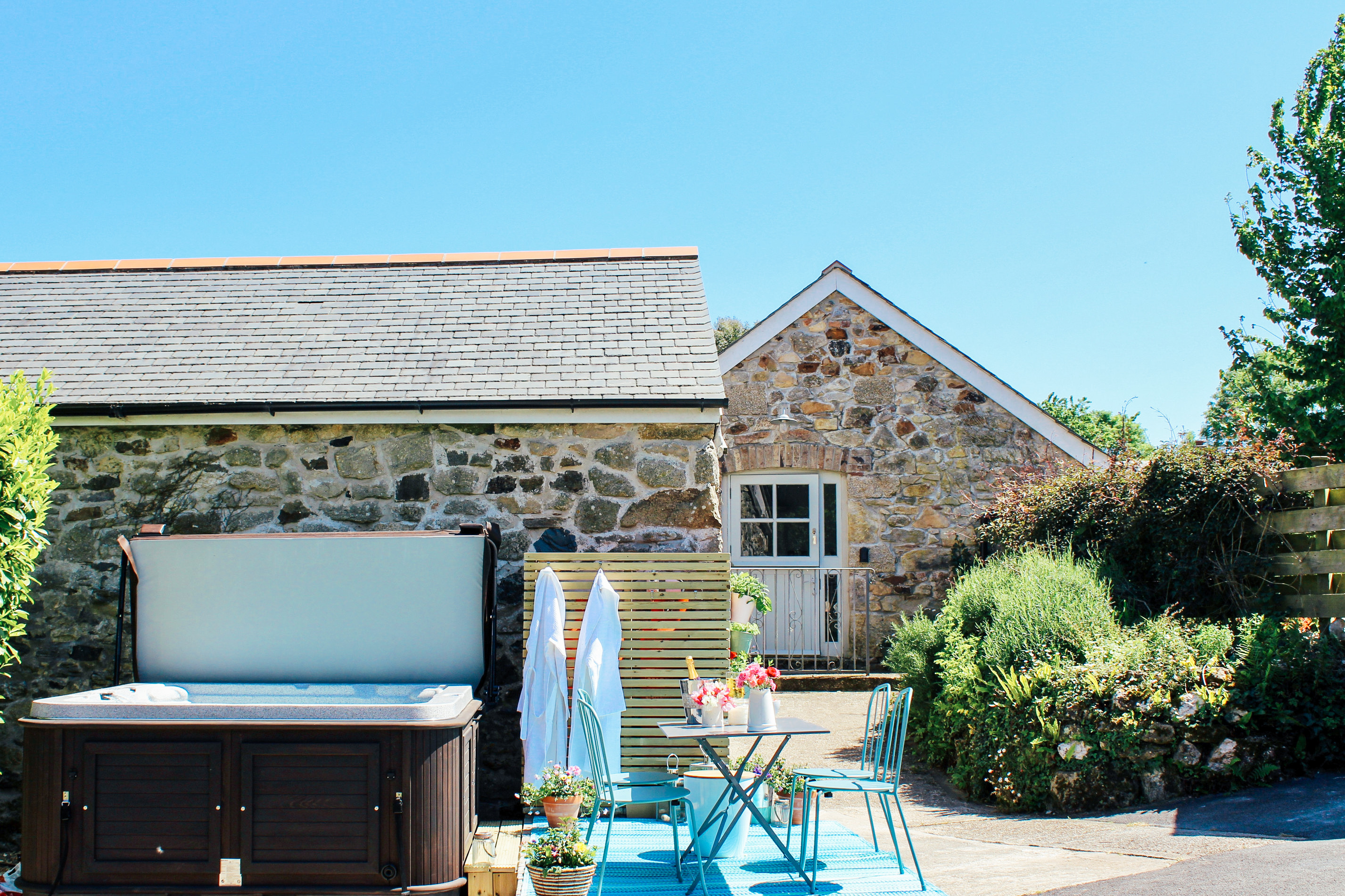 dog friendly cottages cornwall with hot tub