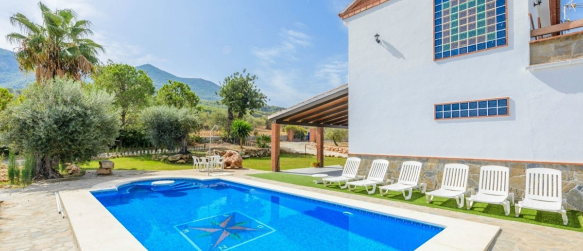 Alójate en Málaga y disfruta del mar y la montaña Vrbo España