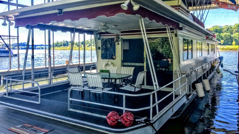 Houseboat Rentals In Tennessee Vrbo