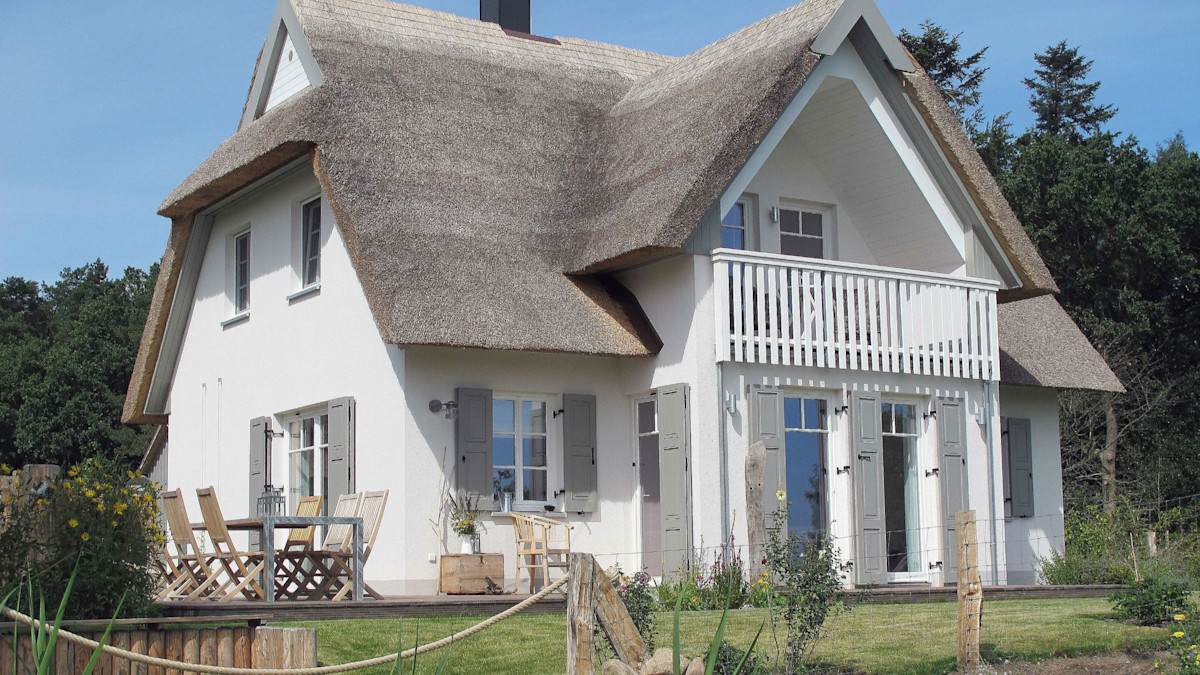 Weiße Felsen, tiefblaues Meer Bungalows auf Rügen FeWodirekt