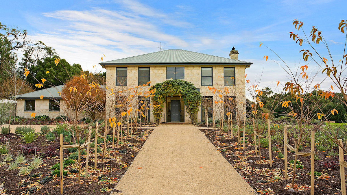 Experience a Mornington Peninsula holiday rental Stayz