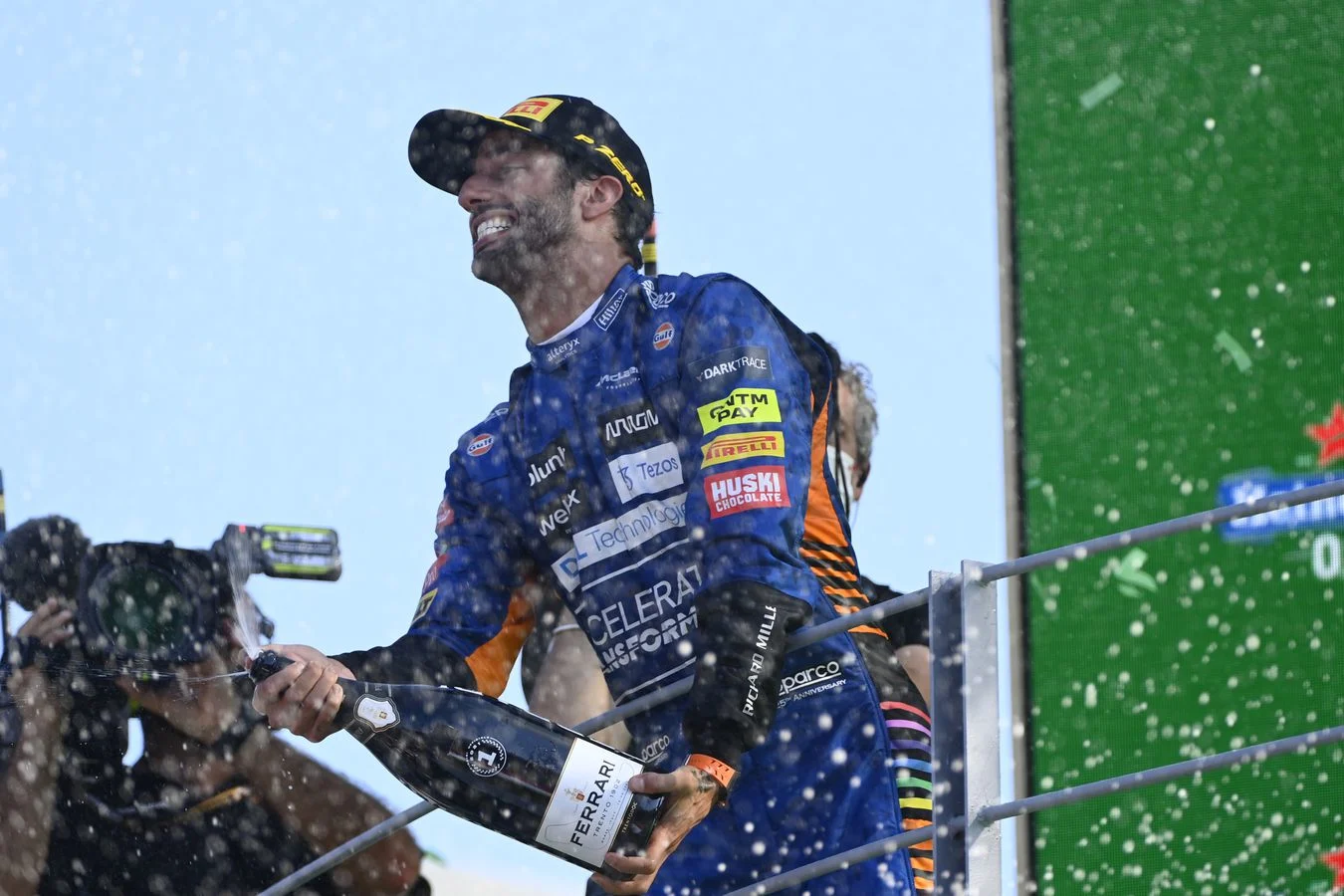 Latest-news - Mclarenracing - Article - Winning-feeling-italy-21 - That winning feeling Jubilant scenes at the 2021 Italian Grand Prix - 6