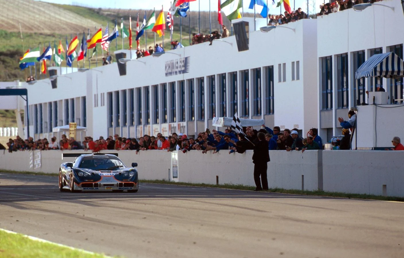 Latest-news - Mclarenracing - Article - Mclaren-f1-gtr-motorsport-legend