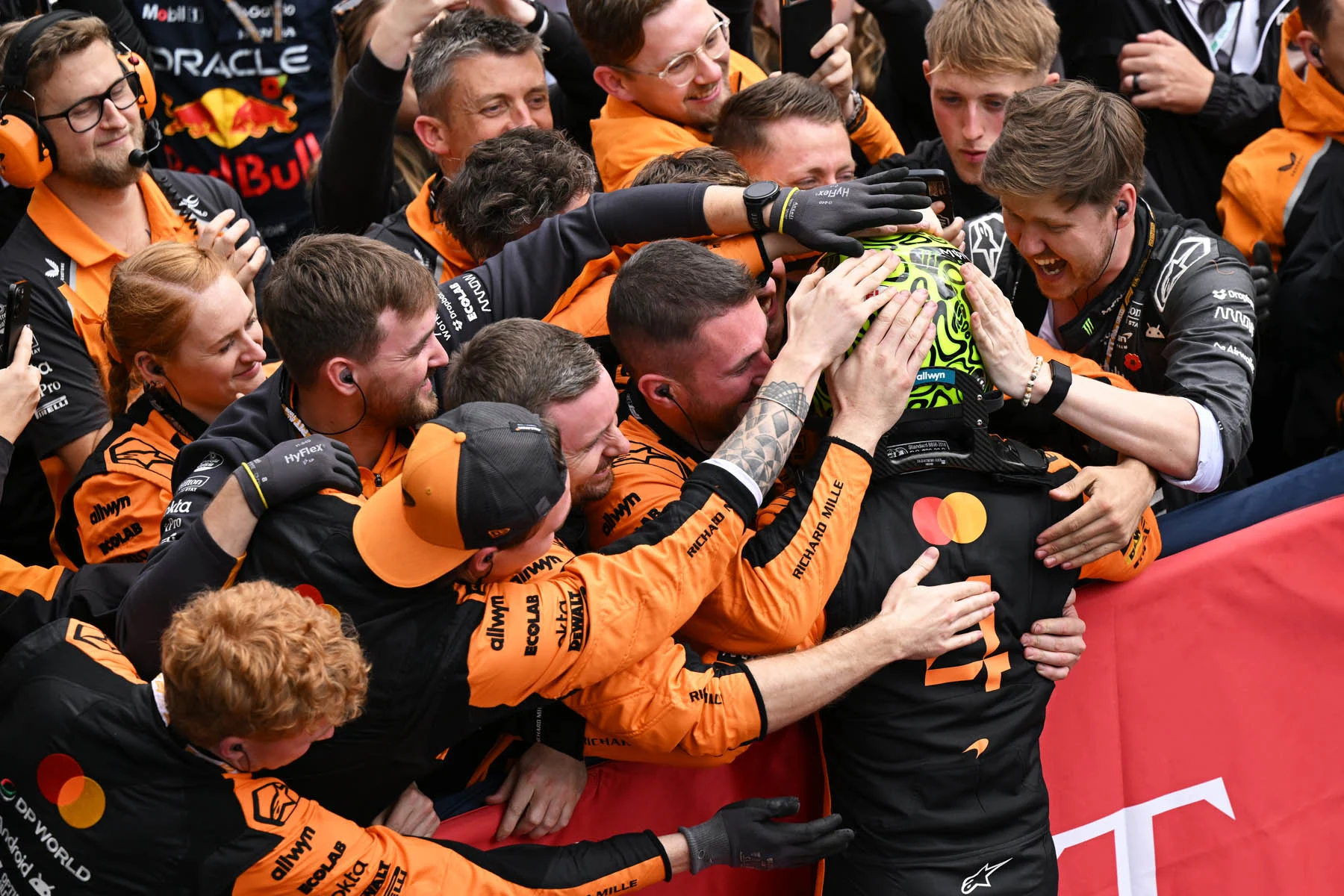 Formula-1 - 2025 - Sao-paulo-grand-prix - Race-report - 2025 São Paulo Grand Prix – McLaren Race report "This one was for one of my mentors, Gil, I hope he'd be very proud" - 8