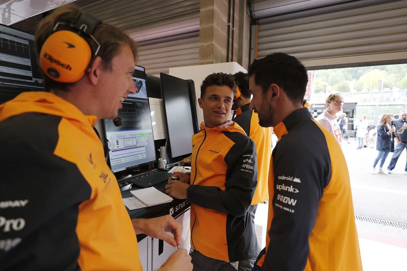 Formula-1 - 2022 - Belgian-grand-prix - Engineering-room