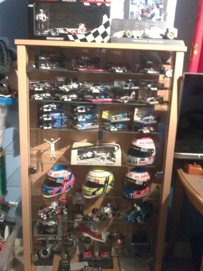 Heritage - Formula-1 - Drivers - Jenson-button - Jenson250-twitter-q