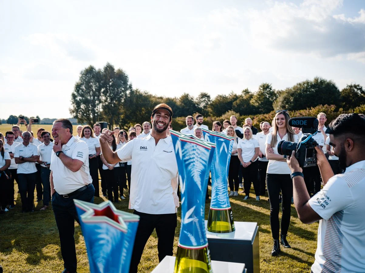 Latest-news - Mclarenracing - Article - Italian-gp-2021-celebration - Homecoming The team welcomed Lando and Daniel home after an unforgettable Italian GP - 5